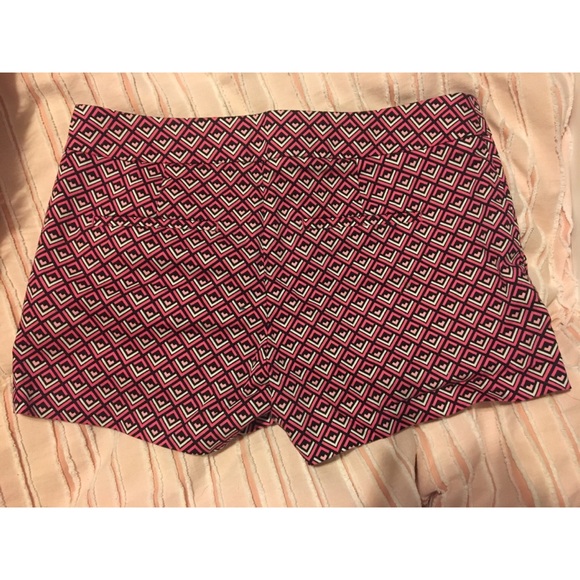 Express Shorts - Picture 2 of 3